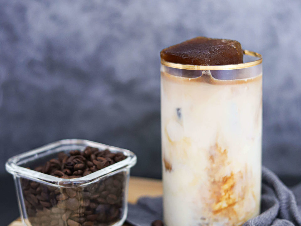 Image for a iced latte recipe containing products from NJIE's ProPud brand.