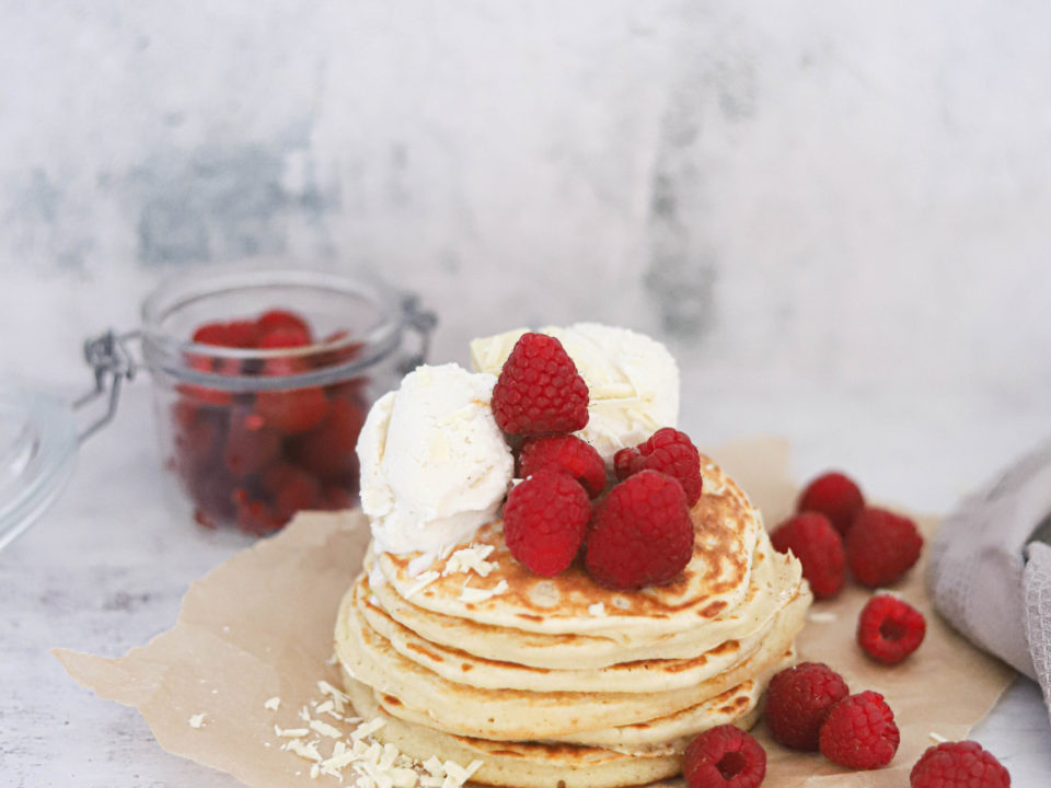 Image for a vanilla pancake recipe containing products from NJIE's ProPud brand.